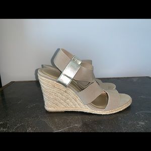 TAHARI wedges